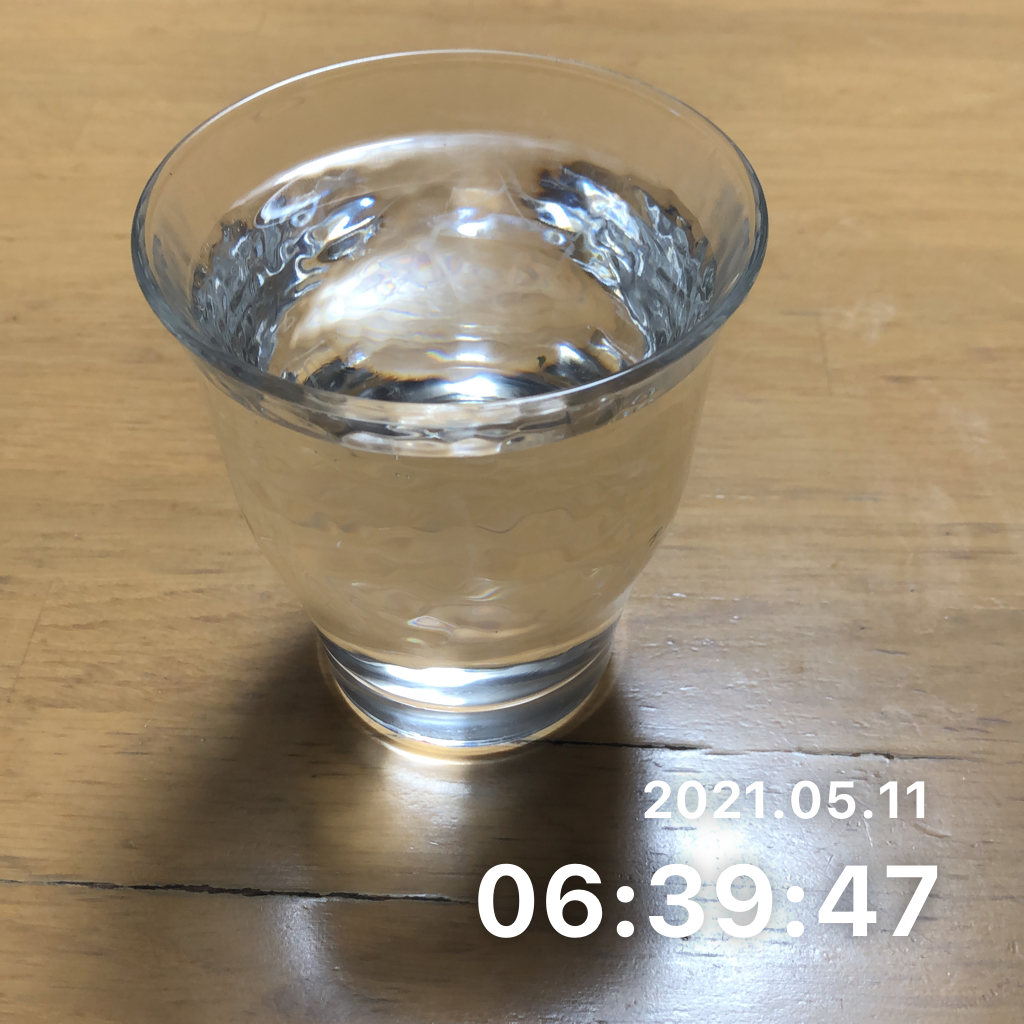 朝にコップ1杯の水を飲むのサムネイル画像