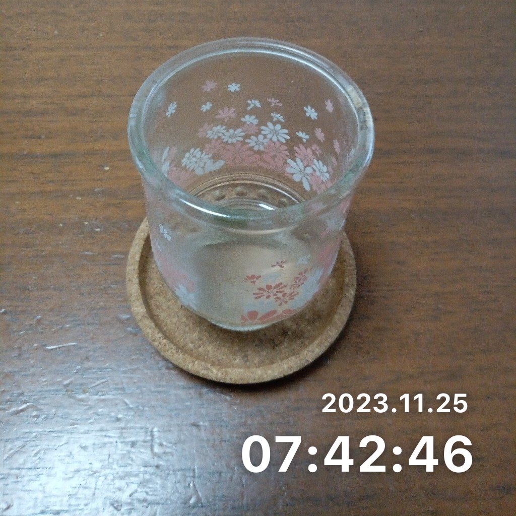朝にコップ1杯の水を飲むのサムネイル画像
